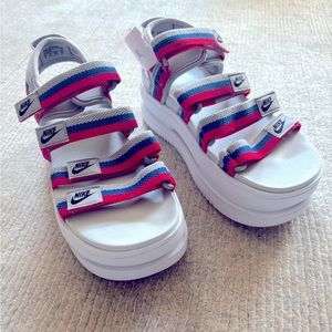 NWT Nike Icon Classic Platform Sandals 9 striped grosgrain red white blue gray